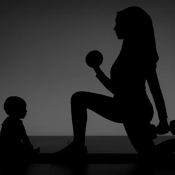 Silhouette d'une mère faisant du sport post-partum, son enfant assis à côté d'elle.